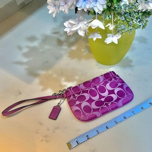 COACH Signature C Jacquard
Wristlet - Purple Leather Trim - New with Min… - Picture 6 of 17